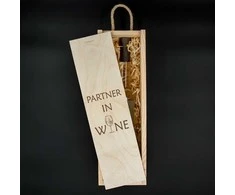 Medinė butelio dėžė "Partner in wine"
