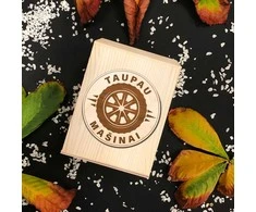 Medinė graviruota taupyklė "Taupau mašinai"