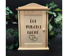 Medinė raktų dėžutė "Čia gyvena meilė"