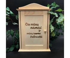 Medinė raktų dėžutė "Mūsų namai"