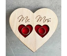 Medinis graviruotas padėkliukas vestuviniams žiedams "Mr ir Mrs"