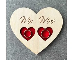 Medinis graviruotas padėkliukas vestuviniams žiedams "Mr ir Mrs"