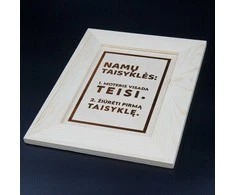 Medinis graviruotas rėmelis "Auksinė namų taisyklė"
