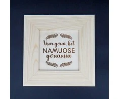 Medinis graviruotas rėmelis "Namuose geriausia"