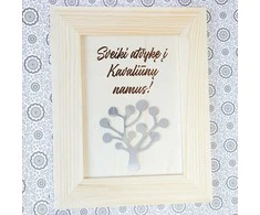 Medinis graviruotas rėmelis "Sveiki atvykę" su Jūsų pasirinkta pavarde