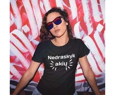 Moteriški marškinėliai "Nedraskyk akių"