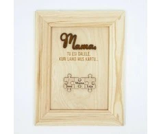 Personalizuotas medinis rėmelis "Mama, tu esi dalelė, kuri laiko mus kartu" (su pasirinktais vardais)