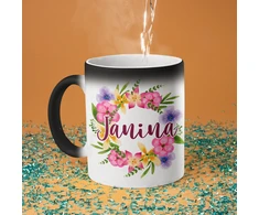 Puodelis "Janina tarp gėlių"