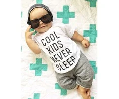 Vaikiški marškinėliai "Cool Kids Never Sleep"