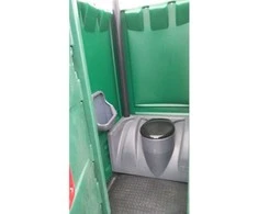 Plastikinis lauko tualetas Plast Form: surinktas SU PISUARU, žalias