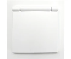 Tope Lighting Baltas kištukinis lizdas su dangteliu IP44 "BORA" (su įžeminimu, be rėmelio)