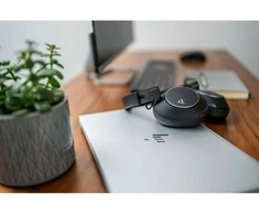 Hewlett Packard (HP) HP Poly Voyager Surround 80 UC Microsoft Teams sertifikuotas USB-C Ausinės +USB-C/A adapteris