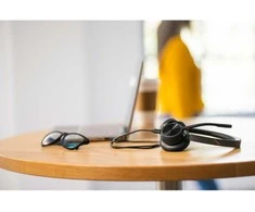 HP Poly Voyager 4320-M „Microsoft Teams“ sertifikuotos ausinės + BT700 raktas + įkrovimo stovas (77Z32AA)