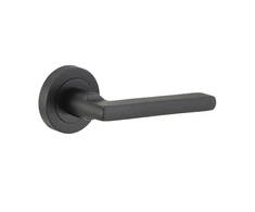 Besk Durų rankena LH1046 135mm juoda matinė