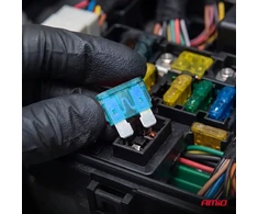 Automobiliniai plokštieji saugikliai standard 3 vnt. 15a amio-05106
