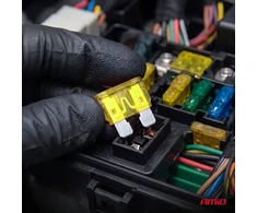 Automobiliniai plokštieji saugikliai standard 3 vnt. 20a amio-05107