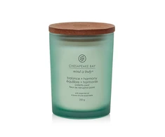 Chesapeake Bay Candle vidutinė žvakė – Balance &amp; Harmony (Waterlily Pear)