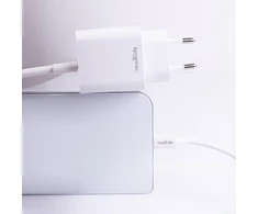 Maxlife MXTC-06-20AC PD QC įkroviklis 1x USB-C 1x USB 20W baltos spalvos + USB-C - Lightning kabelis 20W