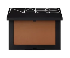 Nars Šviesą atspindintys presuojami tvirtinimo milteliai 10 g