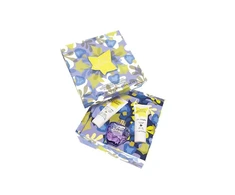 Rinkinys „Lolita Lempicka“: „Mon Premier Parfum“ kvepalai moterims, 100 ml + „Mon Premier Parfum“ drėkinamasis dušo želė visam kūnui, visiems odos tipams, 75 ml + „Mon Premier Parfum“ drėkinamasis kūno pienelis, 75 ml