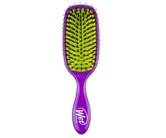 Wet Brush Wet The Detangling That Brings Out Your Hair's Natural ShinePerfect For Use with Dry ShampooWorks Wonders on All Hair TypesMeet the Shine EnhancerFor shiny, happy, healthy hairThe key to beautiful, shiny hair is in the brush. Our Shine Enhancer is made from 100% Natural Boar and exclusive IntelliFlex® bristles. It gently detangles while it spreads your hair's natural oil, creating vibrant luster and shine. It also works great for evenly distributing dry Šampūnas. Versatility never looked so goo