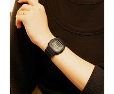 Laikrodis „Casio G-shock“ originalios metalinės akcentinės spalvos GMD-S5600-1ER