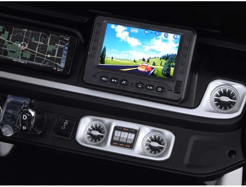 Jokomisiada Baterijomis varomas automobilis Mercedes G klasės 63 AMG 4x4 Panelinis radijas 2 asmenims PA0309