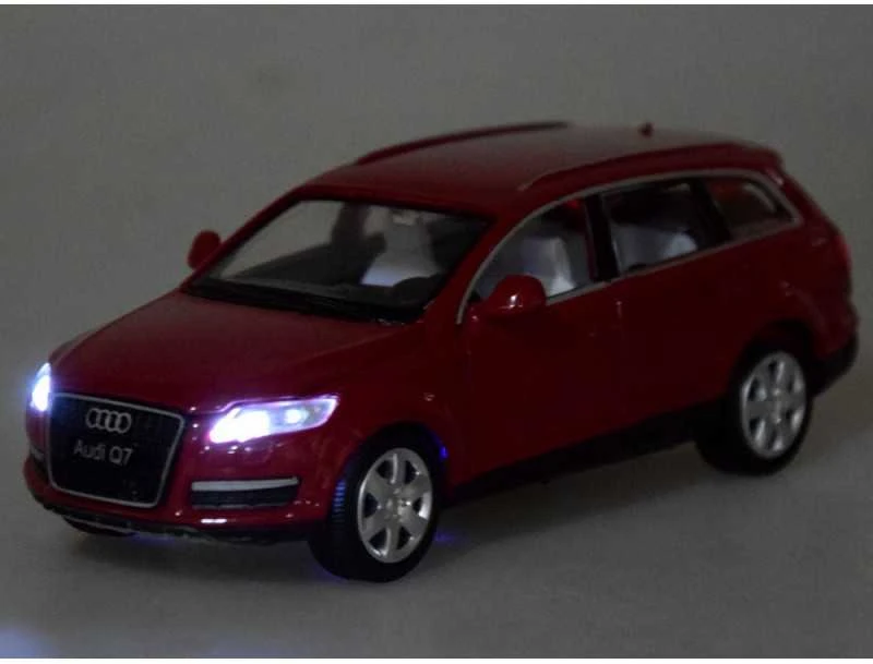 Jokomisiada Auto visureigis „Audi Q7“ 1:32 Metalinis automobilis ZA3748