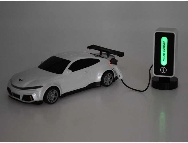 Jokomisiada Automobilis + įkrovimo stotelė Elektromobilių spalvoti žibintai RC0687
