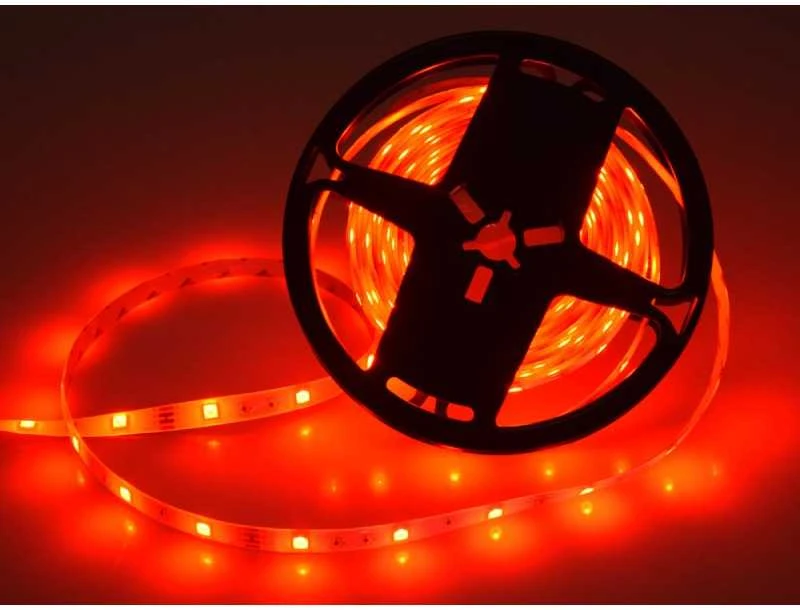 Jokomisiada LED juostelė 5m RGB + nuotolinio valdymo pultas vandeniui atspari