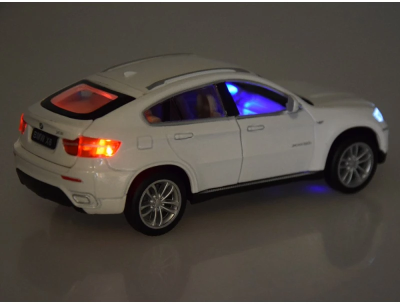 Jokomisiada Metalinis automobilis BMW x6 modelio skalė 1:32 Baltas visureigio šviesos garsas ZA4606