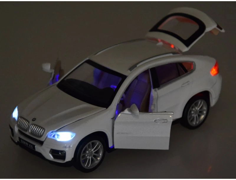 Jokomisiada Metalinis automobilis BMW x6 modelio skalė 1:32 Baltas visureigio šviesos garsas ZA4606