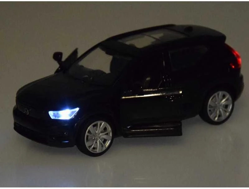 Jokomisiada Metalo automobilio modelis „Volvo XC40“ įkrovimo skalė 1:32 skamba šviesiai ZA4614
