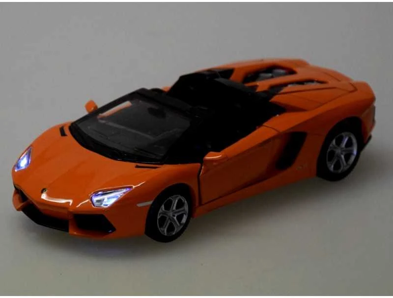 Jokomisiada automobilio metalinis modelis Lamborghini Aventador Roadster 1:32 interaktyvus ZA5053