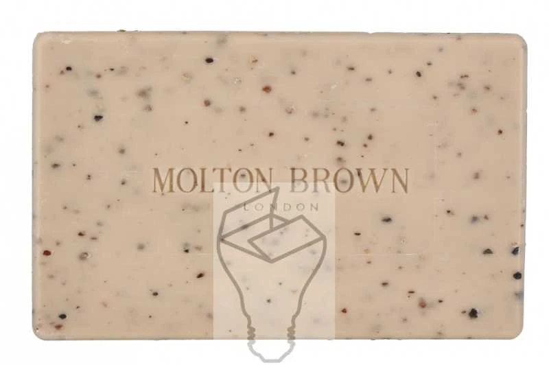 Molton Brown Re-Charge Juodas Pepper Bodyscrub Bar, 250 g
