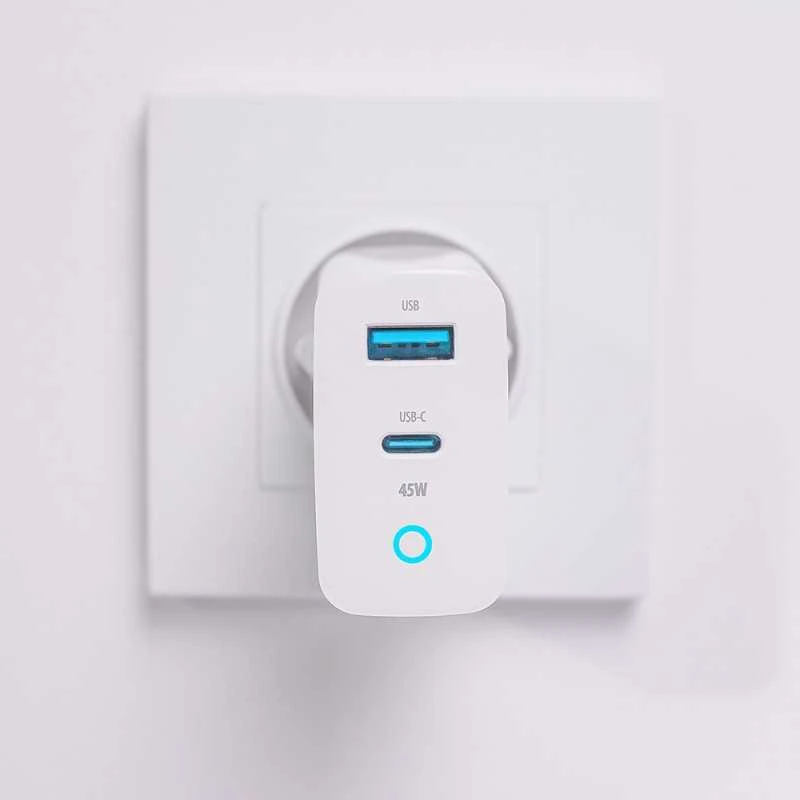 TelForceone Forever TC-06-45AC GaN PD QC įkroviklis 1x USB-C 1x USB 45W baltas