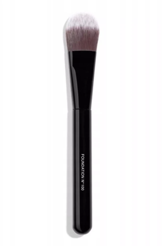 Chanel Les Pinceaux Foundation , 1 piece