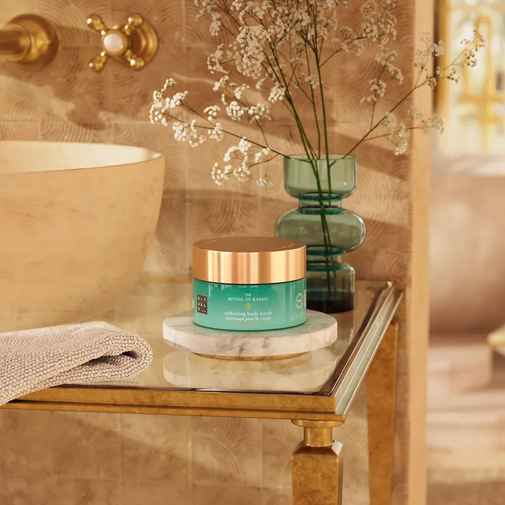 Rituals - The Ritual of Karma Salt Body Scrub Druskos kūno šveitiklis, 300 g aprašymas - Prekės nuotrauka