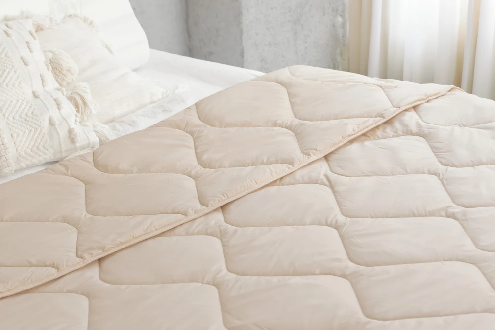 Antklodė COMCO 1A5A2K/400-3-1, 220×200 cm, ruda