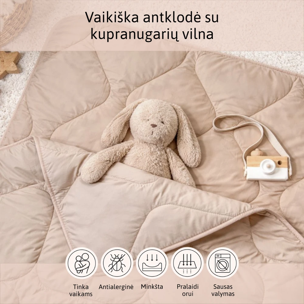 Kremine dygsniuota antklodė vaikams