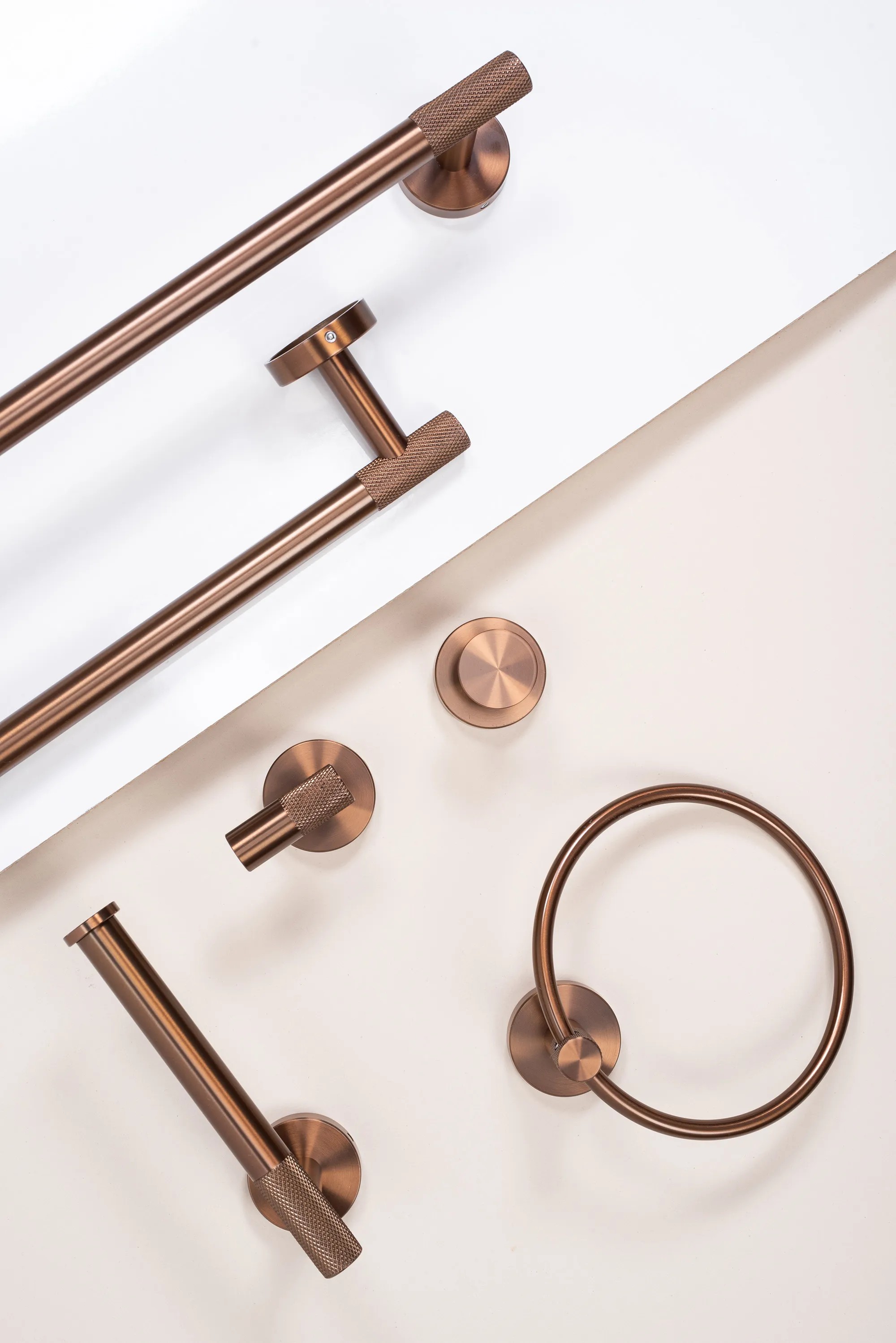 Laikiklis tualetinio popieriaus 6611 Modern Copper aprašymas - Prekės nuotrauka
