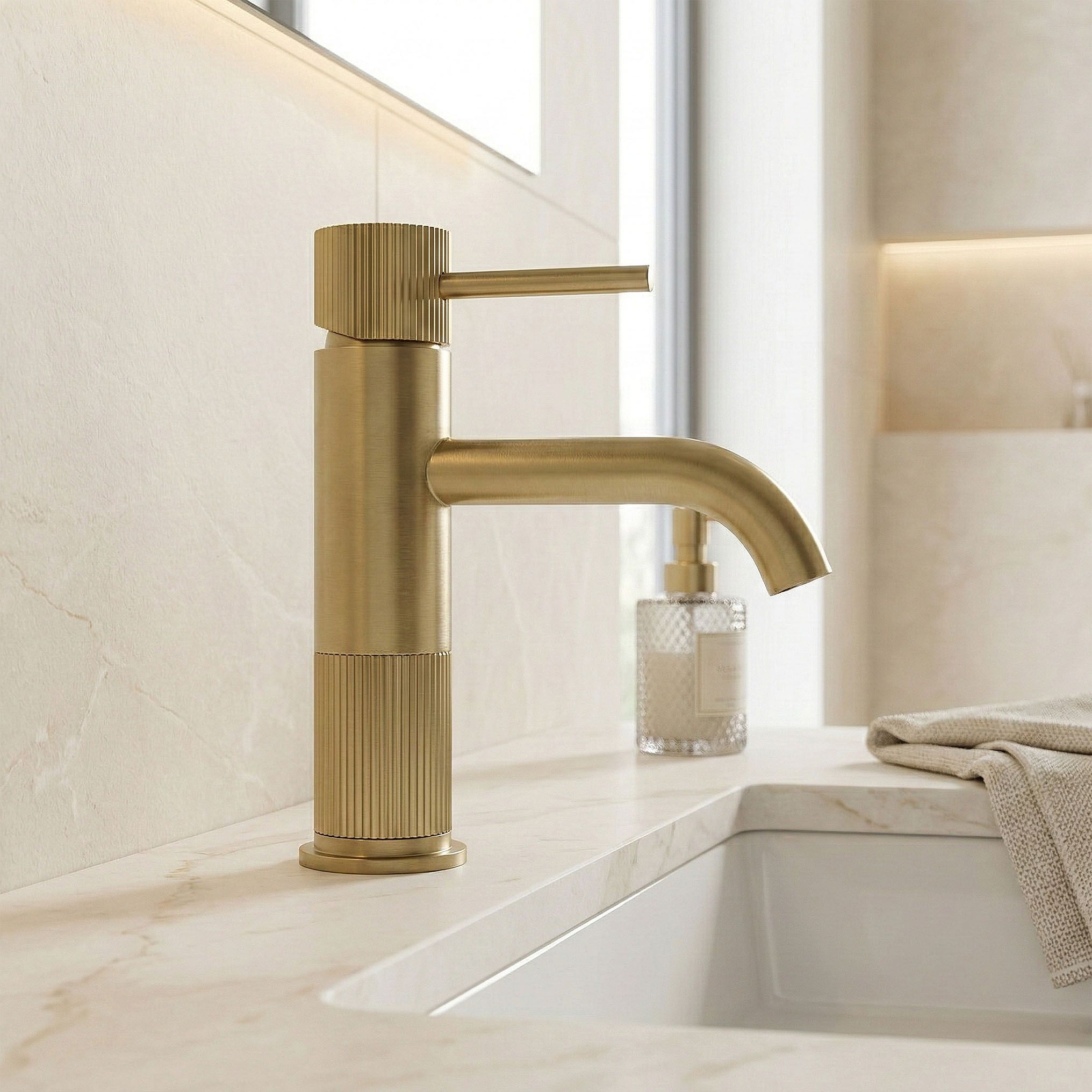 Maišytuvas Vonios Kambario Rea Lungo Stripe Gold Low aprašymas - Prekės nuotrauka