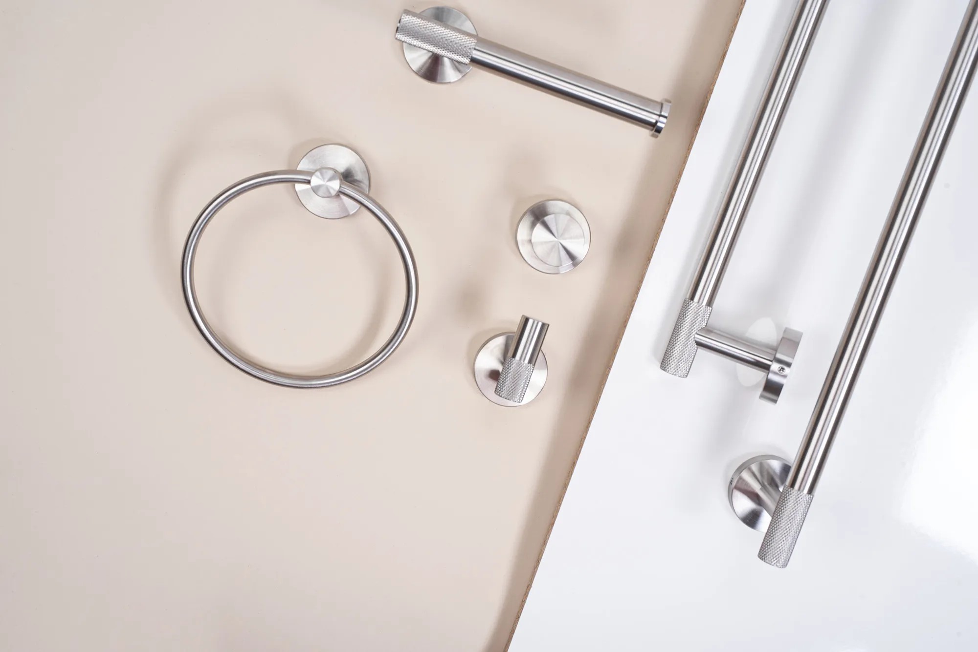 Pakabas vonios kambario Ring 6610 Modern Nickel aprašymas - Prekės nuotrauka