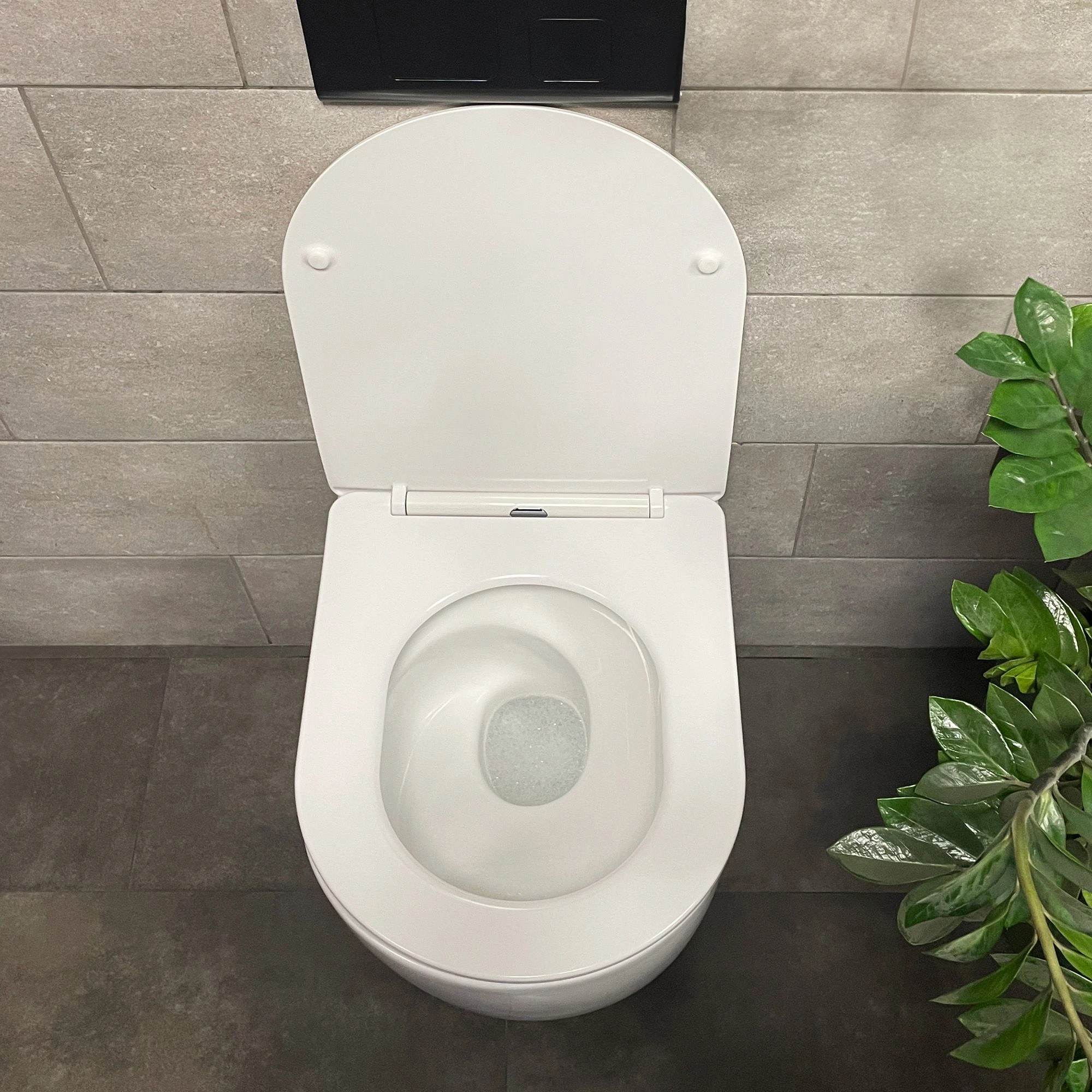 PAKABINAMAS KLOZETAS REA Eddy Tornado Rimless Flat N aprašymas - Prekės nuotrauka
