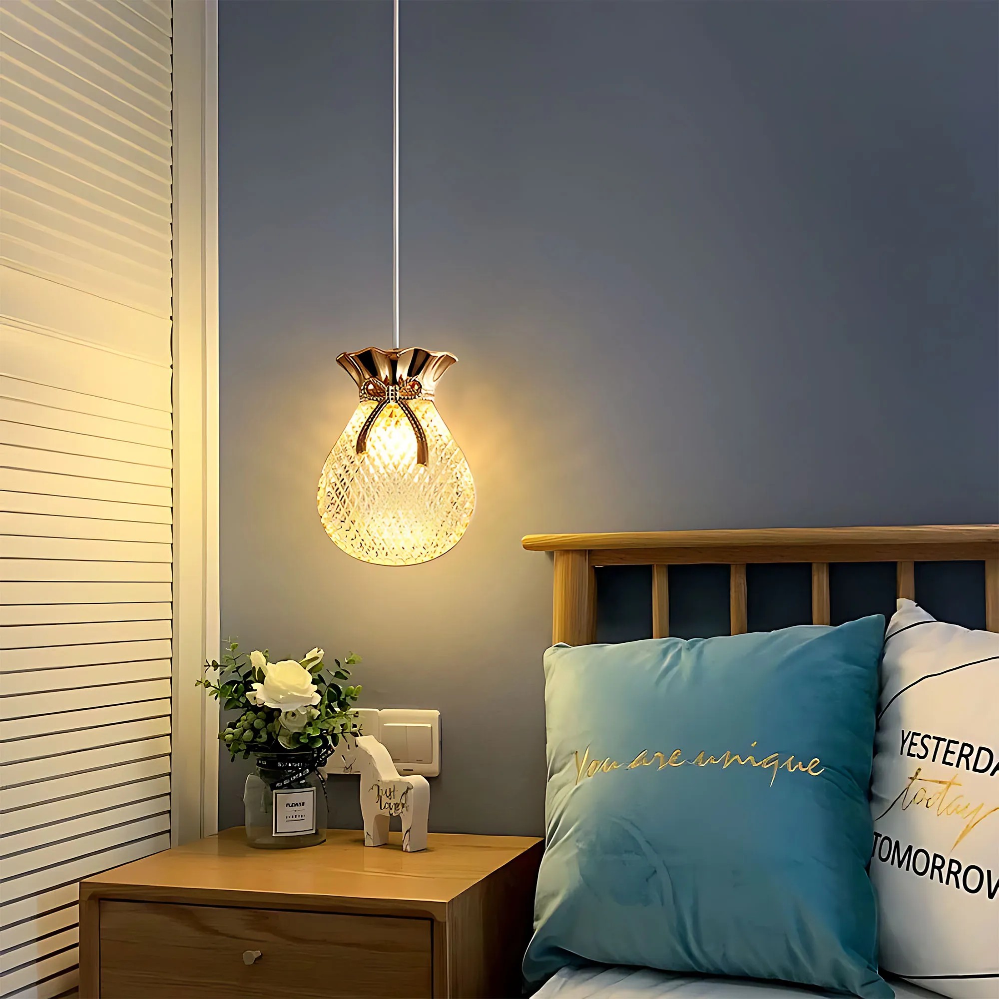 Pakabinamas šviestuvas Toolight Pakabinamas lubų šviestuvas LHJ107-1CP light rose auksinis aprašymas - Prekės nuotrauka