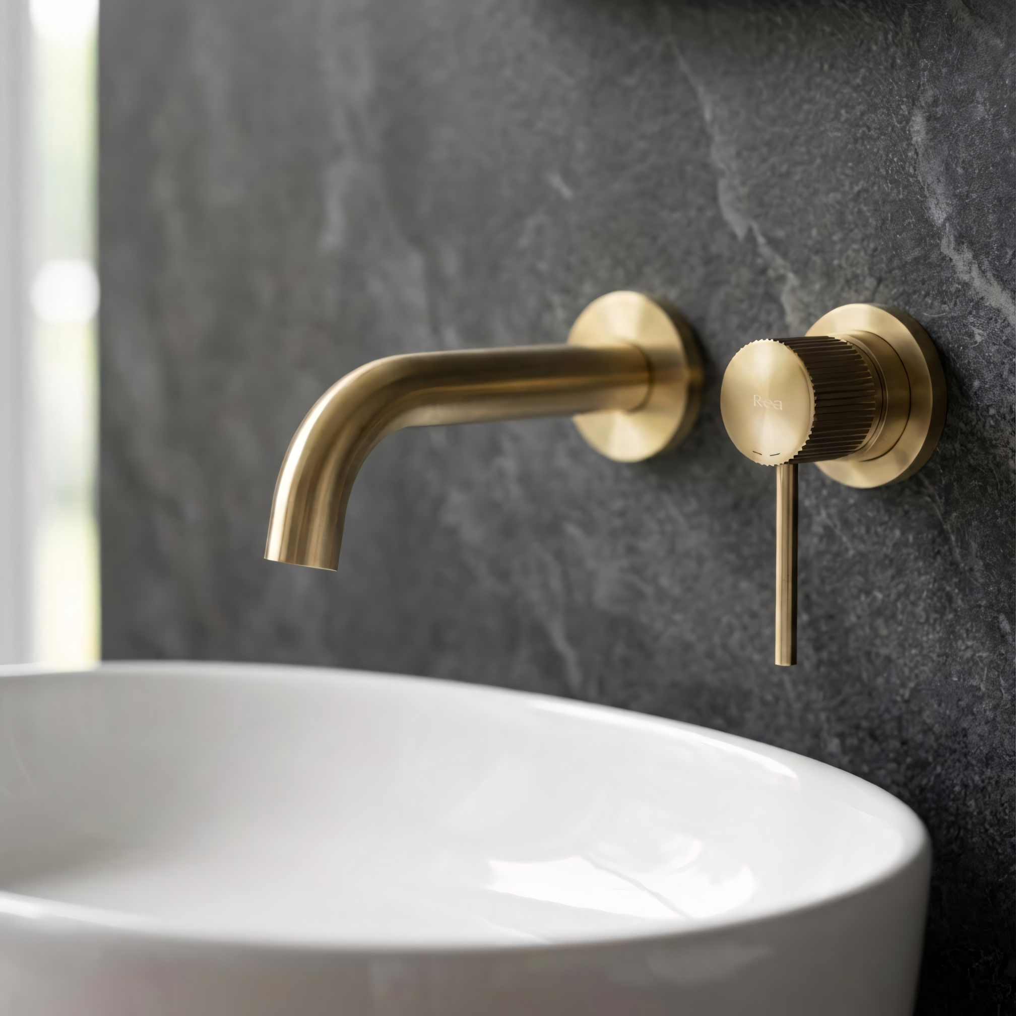 Paslėptas Praustuvo Maišytuvas Rea Lungo Stripe Gold aprašymas - Prekės nuotrauka