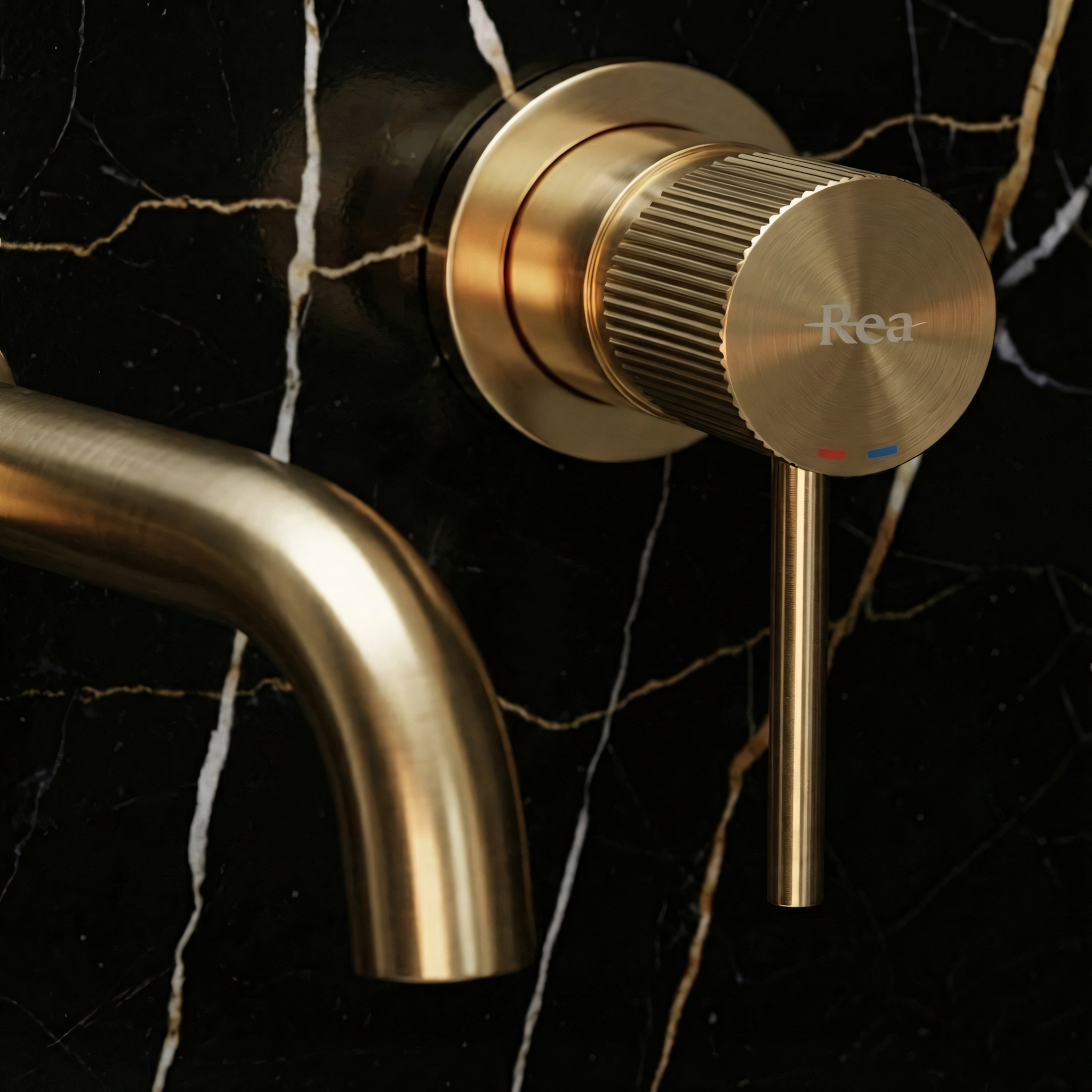 Paslėptas Praustuvo Maišytuvas Rea Lungo Stripe Gold aprašymas - Prekės nuotrauka