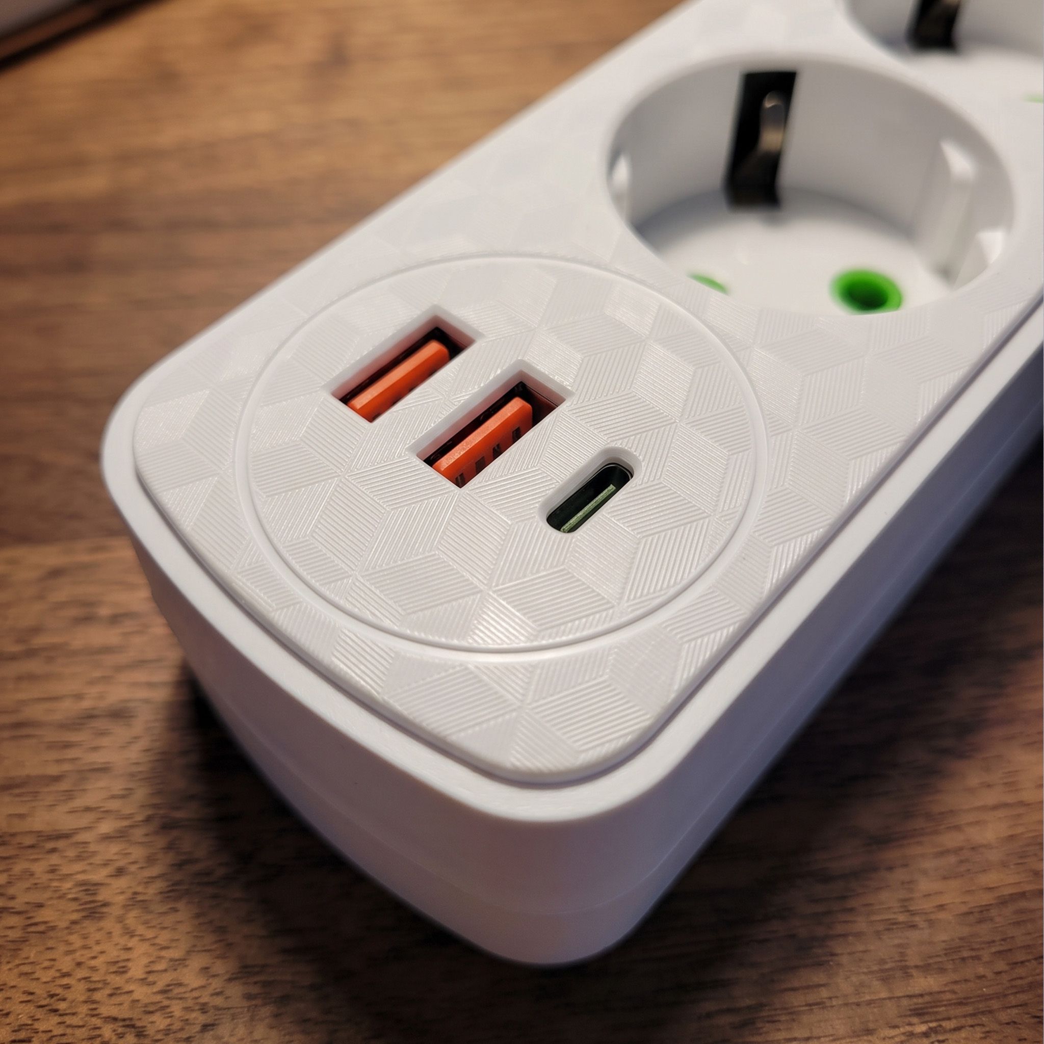Toolight Prailgintuvas Maitinimo Blokas 4 Lizdai + 2x Usb-a + Usb-c Jnh025-4b Baltas aprašymas - Prekės nuotrauka