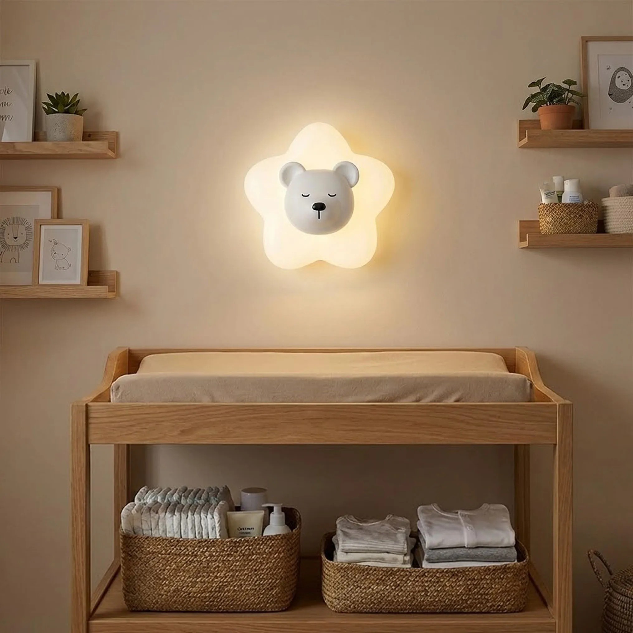 Toolight SIENINIS ŠVIESTUVAS LED G181-W Baltas BEAR aprašymas - Prekės nuotrauka
