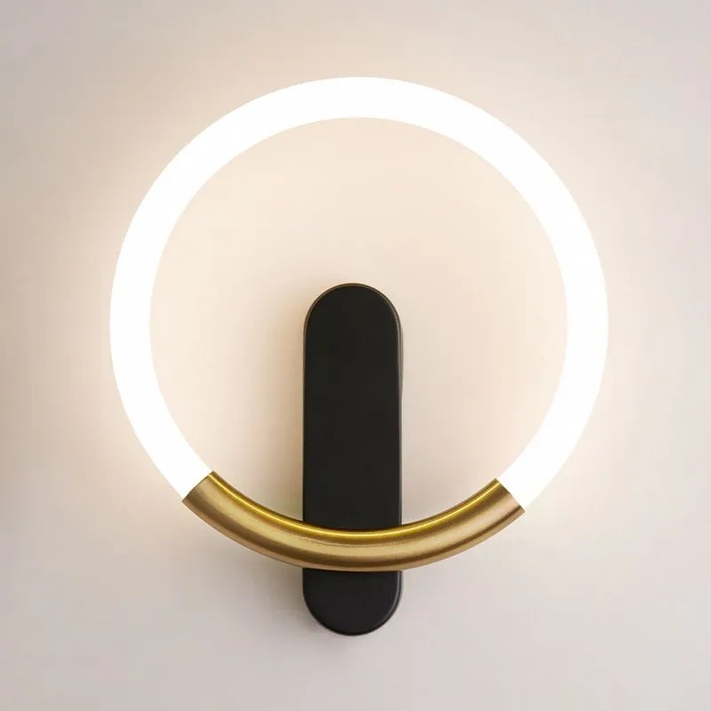Toolight SIENINIS ŠVIESTUVAS LED LHJ068-W C BRUSH GOLD/Juodas aprašymas - Prekės nuotrauka